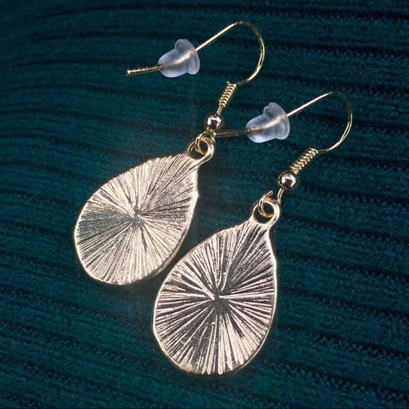• NEW! Teardrop Druzy Earrings • - Picture 5 of 8